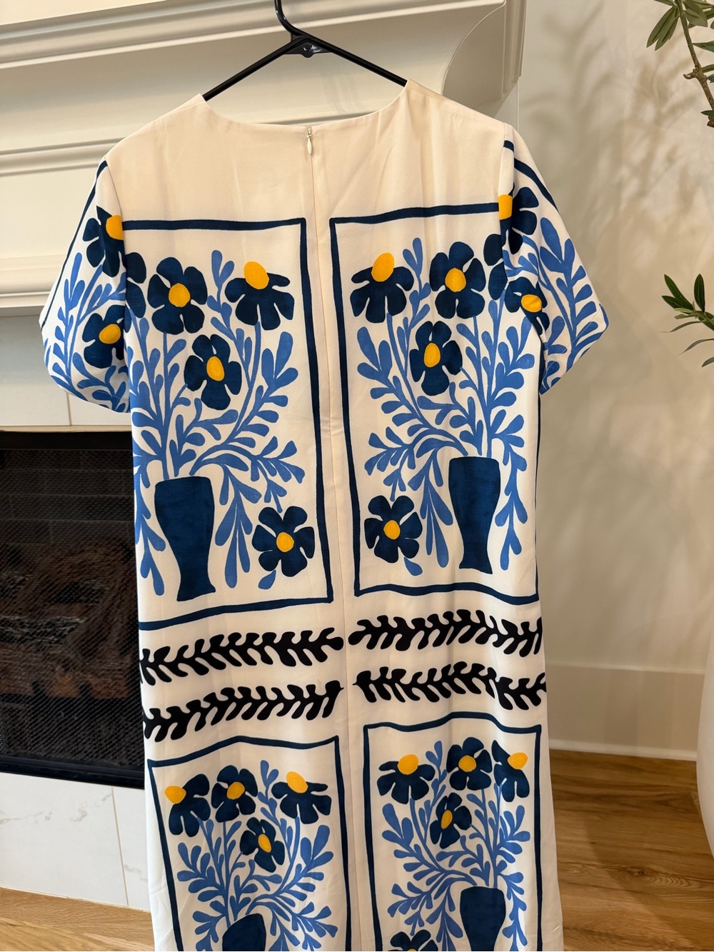 Tuckernuck Azure Vases James Floral Ivory Maxi Dress - size large - Picture 4 of 4